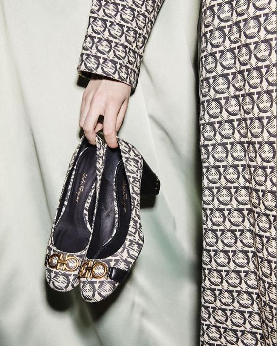 Jun Vu thanh lịch đậm chất Ý với họa tiết mới Gancini của nhà Salvatore Ferragamo - Ảnh 8.
