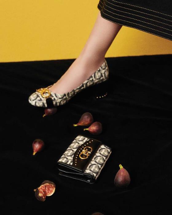 Jun Vu thanh lịch đậm chất Ý với họa tiết mới Gancini của nhà Salvatore Ferragamo - Ảnh 10.