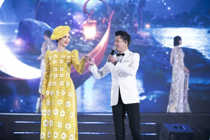 nghet tho voi phan trinh dien an tuong cua ha anh tuan bui anh tuan tai dai nhac hoi son ii em mo