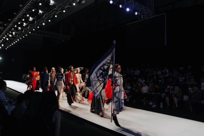 ngoc anh lien tuc giu vi tri quan trong tai tuan le thoi trang quoc te 2018