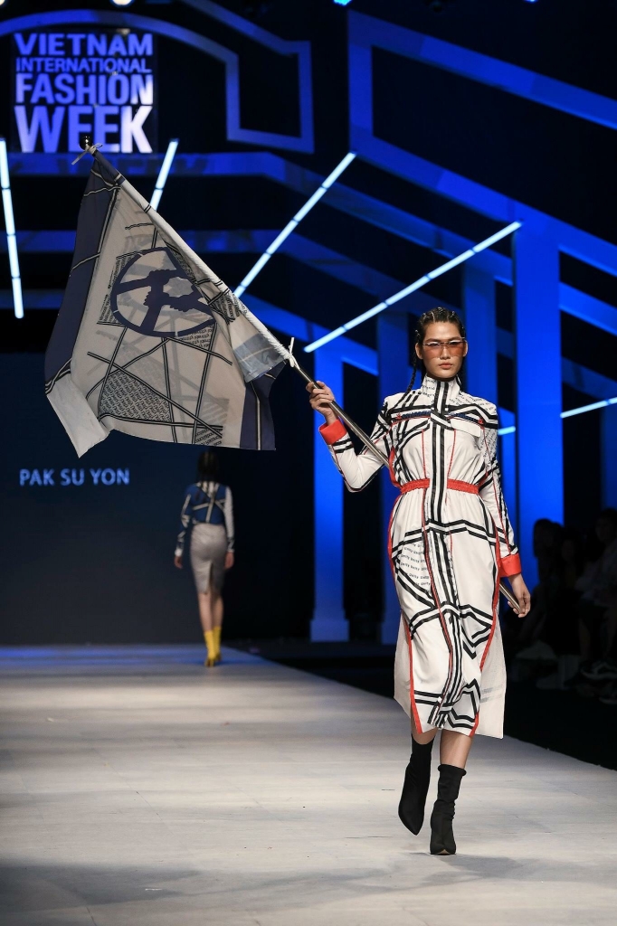 ngoc anh lien tuc giu vi tri quan trong tai tuan le thoi trang quoc te 2018