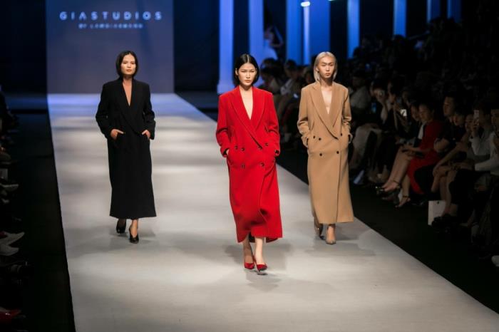 ngoc anh lien tuc giu vi tri quan trong tai tuan le thoi trang quoc te 2018