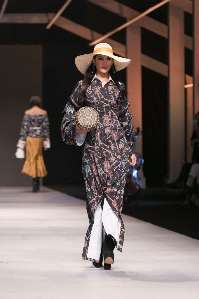 ngoc anh lien tuc giu vi tri quan trong tai tuan le thoi trang quoc te 2018