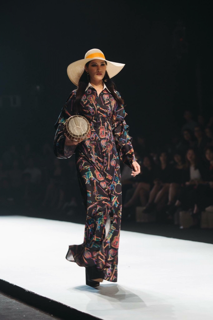 ngoc anh lien tuc giu vi tri quan trong tai tuan le thoi trang quoc te 2018