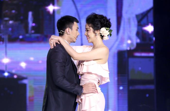 nhung cau chuyen tinh cua top 5 en vang nghe si