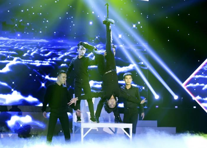 nhung cau chuyen tinh cua top 5 en vang nghe si