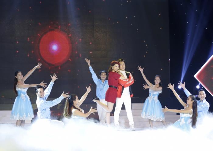 nhung cau chuyen tinh cua top 5 en vang nghe si