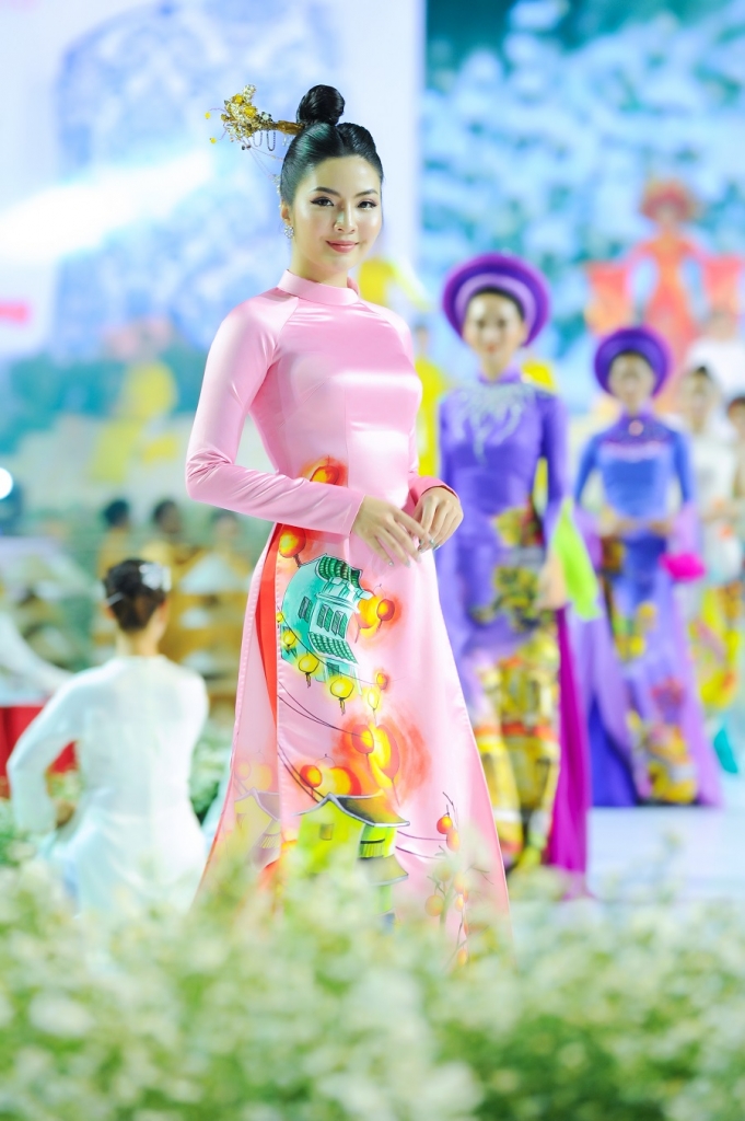 ntk ngo nhat huy mang ca khong gian hoi an toi thanh pho mang ten bac qua ta ao dai