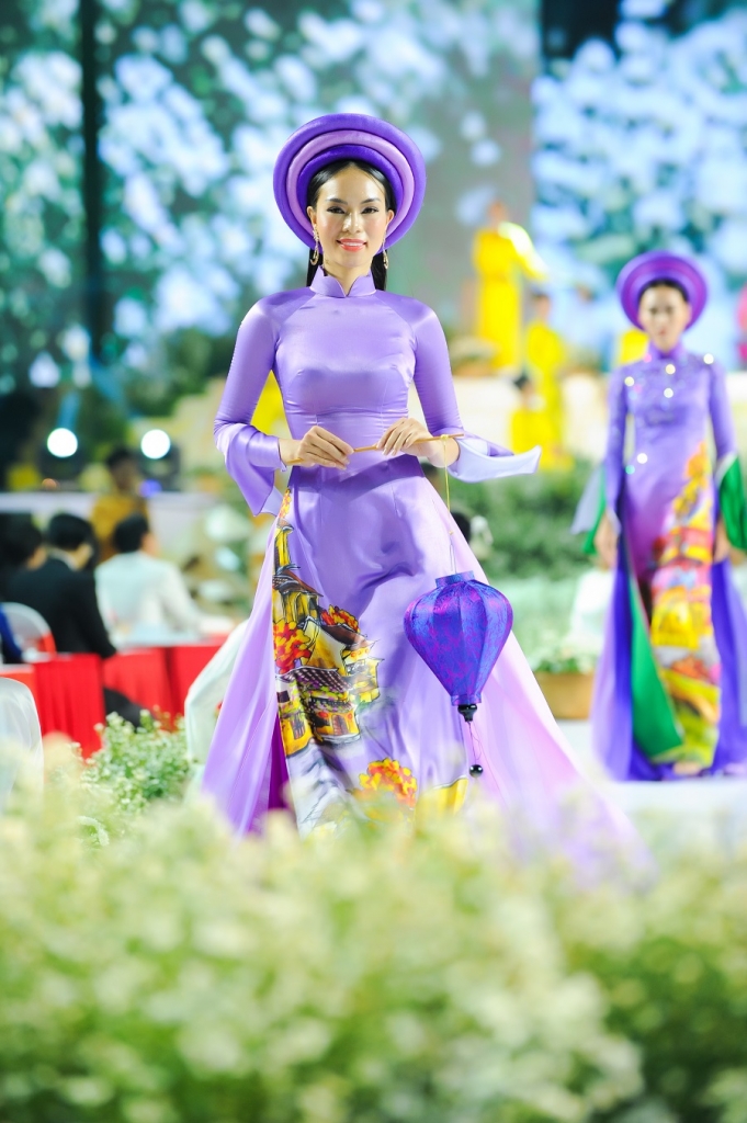 ntk ngo nhat huy mang ca khong gian hoi an toi thanh pho mang ten bac qua ta ao dai