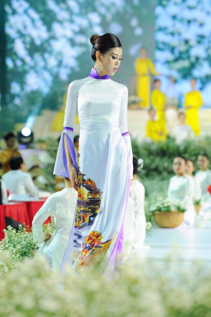 ntk ngo nhat huy mang ca khong gian hoi an toi thanh pho mang ten bac qua ta ao dai