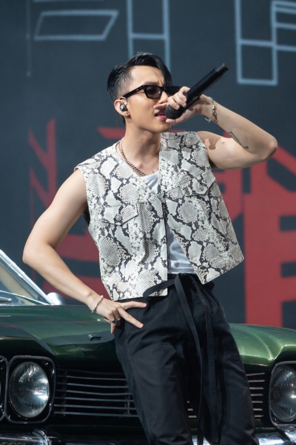 SÆ¡n TÃ¹ng M-TP pháº£i thá» oxy vÃ¬ kiá»t sá»©c sau ÄÃªm diá»n Sky Tour táº¡i ÄÃ&nbsp; Náºµng 5