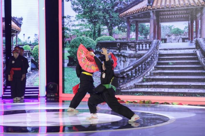 'Thần đồng Bolero' Bùi Quốc Huy xuất sắc chinh phục Ban bình luận trong đêm Gala 'Biệt tài tí hon' mùa 2 than dong bolero bui quoc huy xuat sac chinh phuc ban binh luan trong dem gala biet tai ti hon mua 2