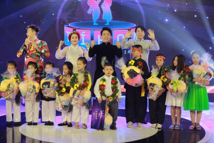 'Thần đồng Bolero' Bùi Quốc Huy xuất sắc chinh phục Ban bình luận trong đêm Gala 'Biệt tài tí hon' mùa 2 than dong bolero bui quoc huy xuat sac chinh phuc ban binh luan trong dem gala biet tai ti hon mua 2