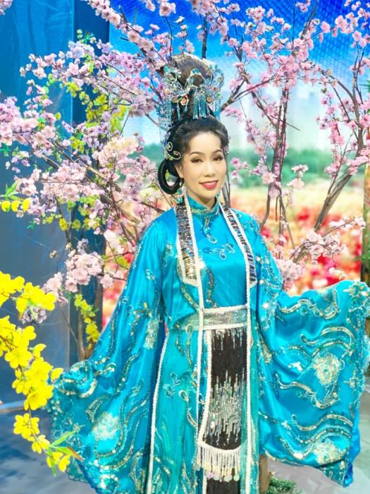 trinh kim chi he lo hinh anh long lay khi hoa than vao vai thien hau trong tao quan cua htv9